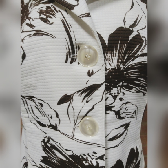Susan Graver | Floral Blazer Brown White Sz.- Sm - Picture 4 of 8